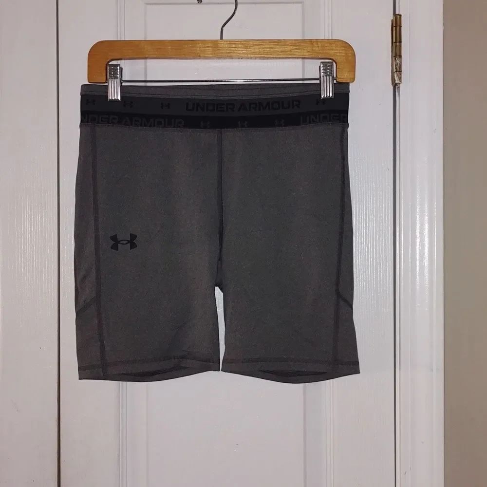 Under Armour girls heather gray heatgear Bike Shorts Large Youth NWOT